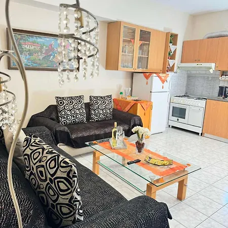 George's & Amalia's Appartments 2